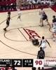 太狠了！NCAA赛场惊现脚踝终结者！对手直接捂脚踝倒在地上！
