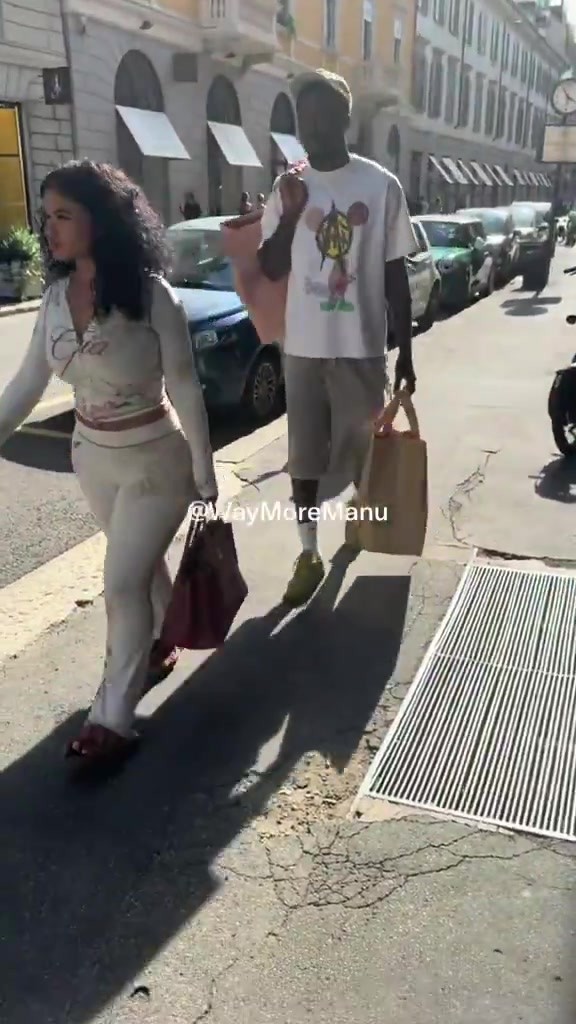 这品味！小图拉姆与前成人女星在米兰约会，现场化身护花使者